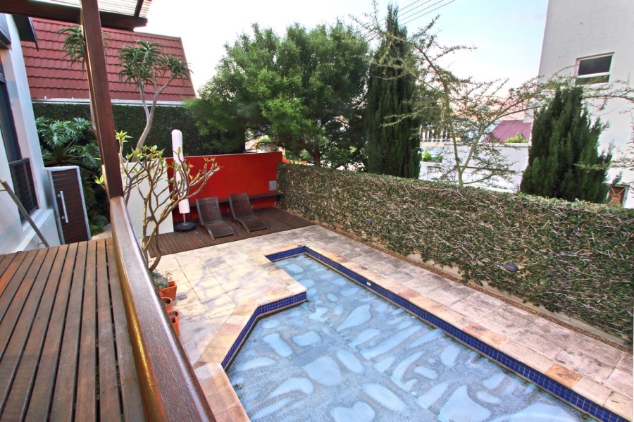 To Let 2 Bedroom Property for Rent in Green Point Western Cape